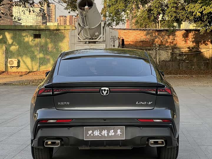 Changan UNI-V 2024 1.5 T Premium — фото 24