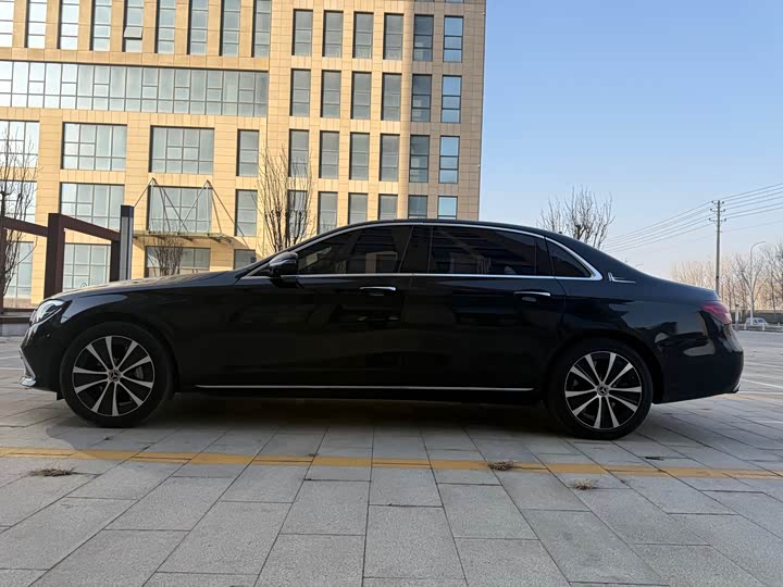 Mercedes-Benz E-Class 2022 E 350 e L — фото 4