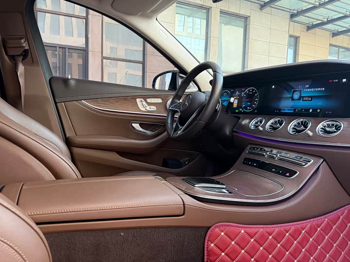 Mercedes-Benz E-Class 2022 E 350 e L — фото 23