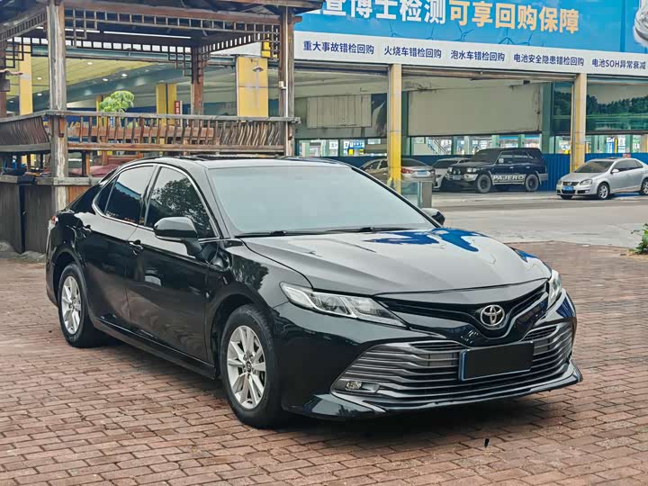 Toyota Camry — фото 3