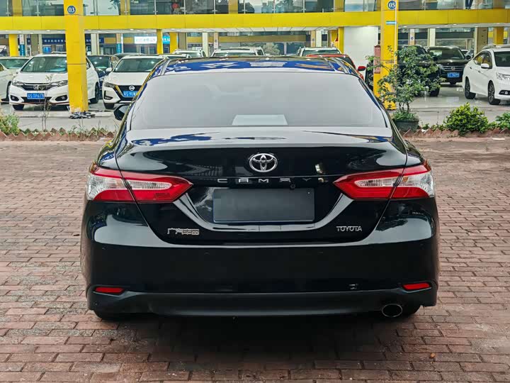 Toyota Camry — фото 5