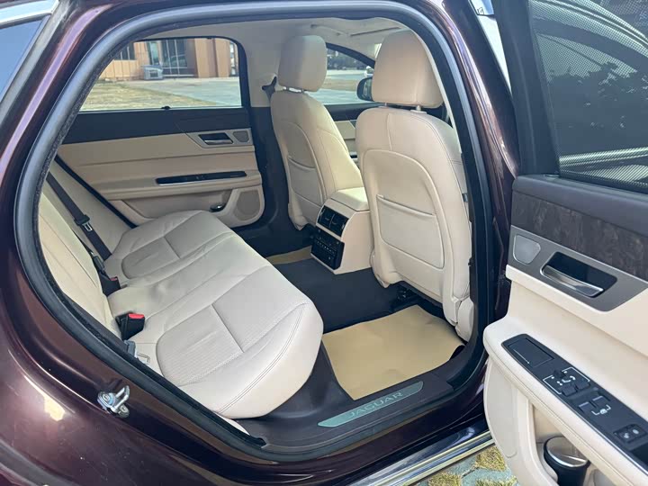 Jaguar XFL 2017 XFL 2.0 T 240 PS — фото 14