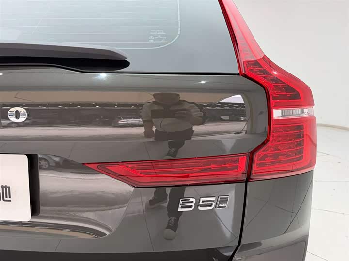 Volvo XC60 2022 B 5 4 WD — фото 10