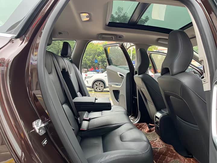 Volvo XC60 2017 T 5 — фото 22
