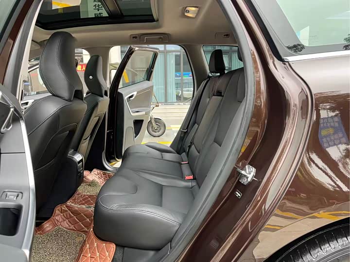 Volvo XC60 2017 T 5 — фото 16