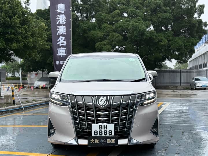 Toyota Alphard — фото 2
