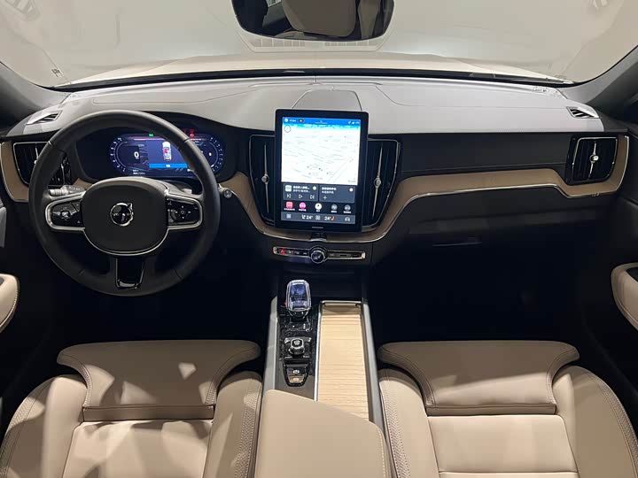 Volvo XC60 2026 B 5 4 WD — фото 6