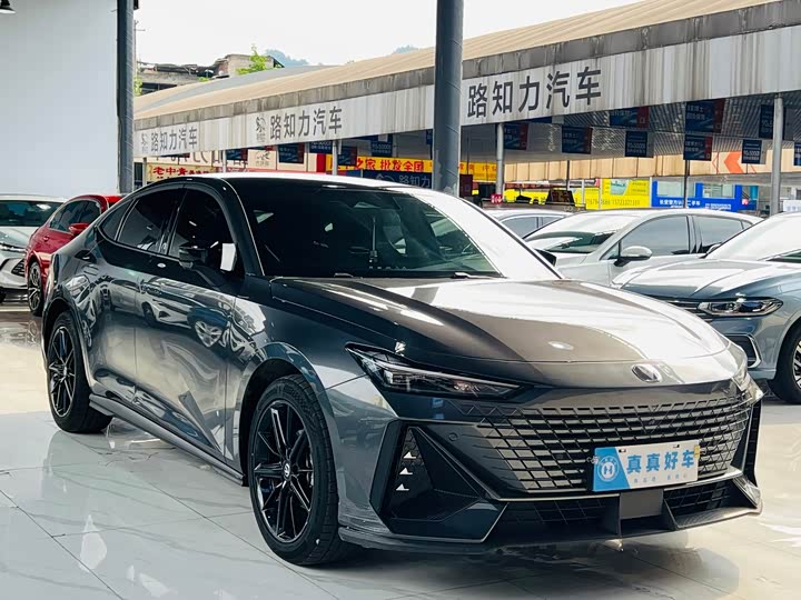 Changan UNI-V 2024 1.5 T — фото 2