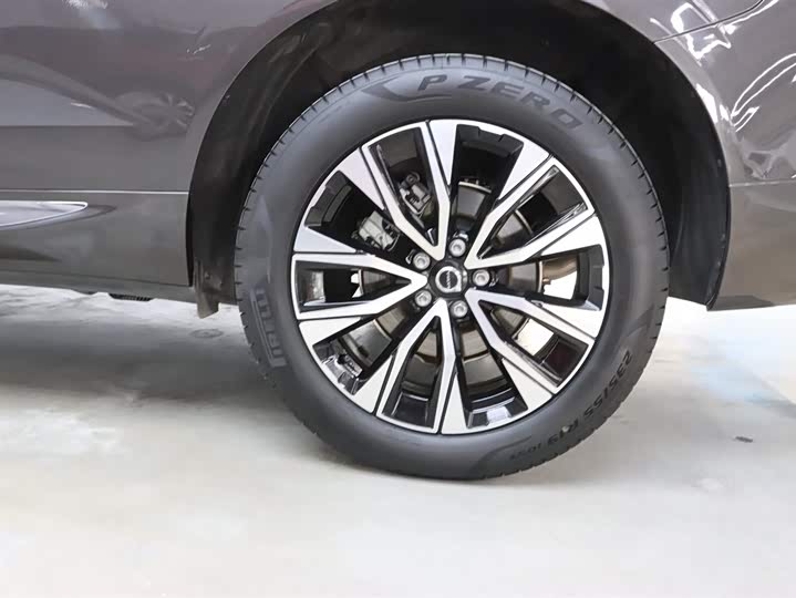 Volvo XC60 2025 B 5 4 WD — фото 23