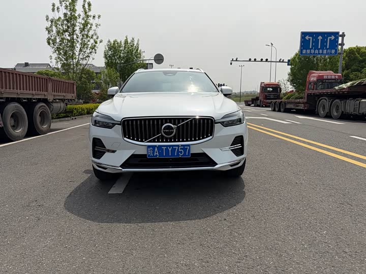 Volvo XC60 2023 B 5 4 WD — фото 2