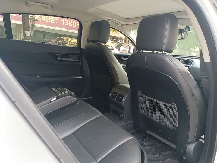 Jaguar XEL 2019 2.0 T 200 PS — фото 9