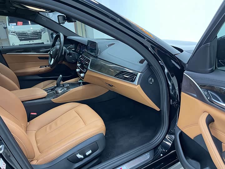 BMW 5-Series 2018 530 Li Leading M — фото 12