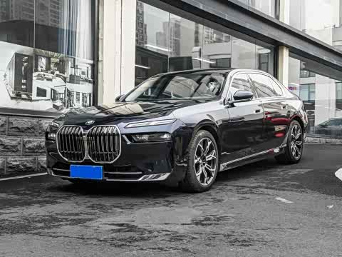 BMW 7-Series 2023 735 Li — фото 12