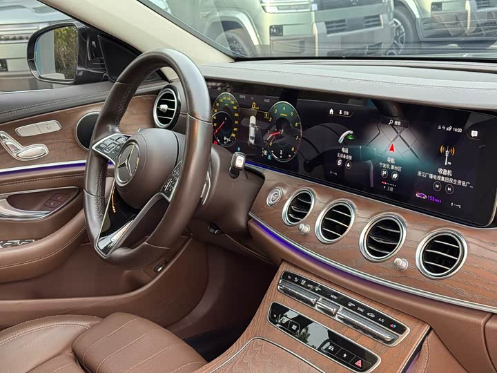 Mercedes-Benz E-Class E 260 L — фото 17