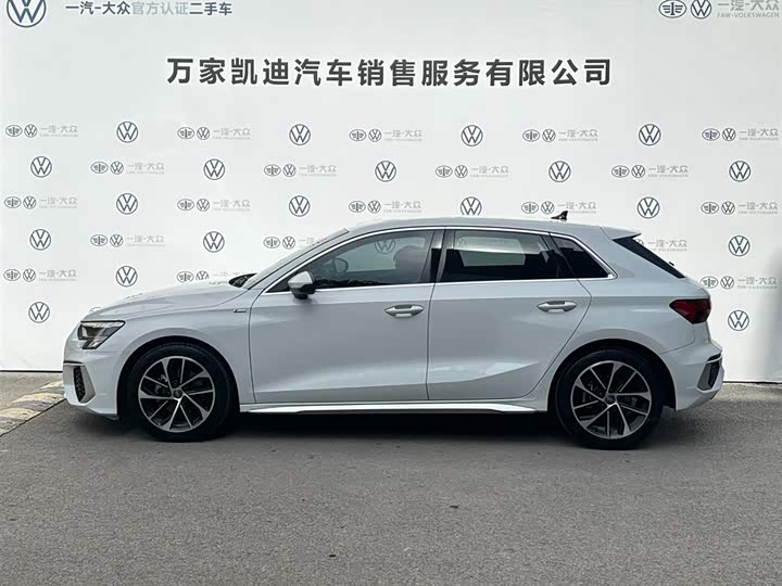 Audi A3 2022 Sportback 35 TFSI Sport — фото 3