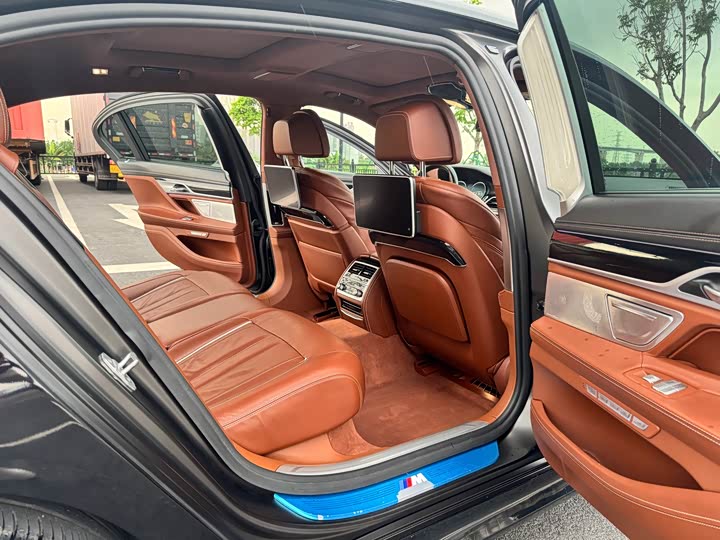 BMW 7-Series 2018 740 Li x Drive M — фото 8