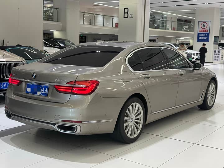 BMW 7 Series 740Li продвинутая — фото 8