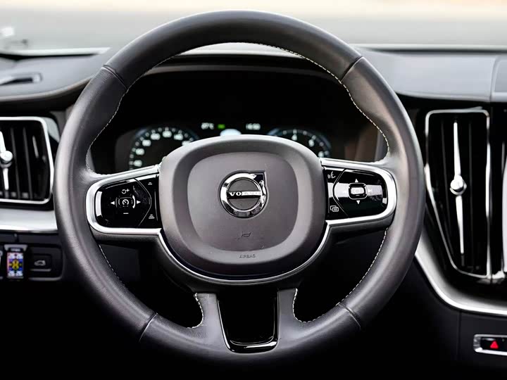 Volvo XC60 2021 T 5 4 WD — фото 18