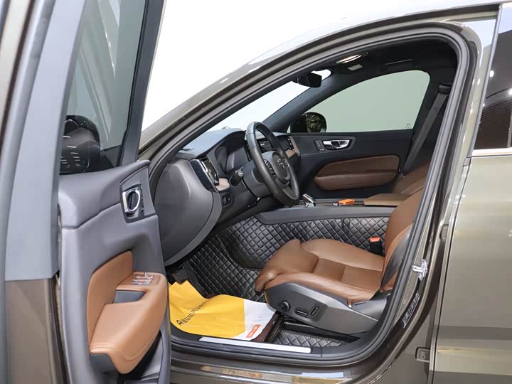 Volvo XC60 2022 B 5 4 WD — фото 14