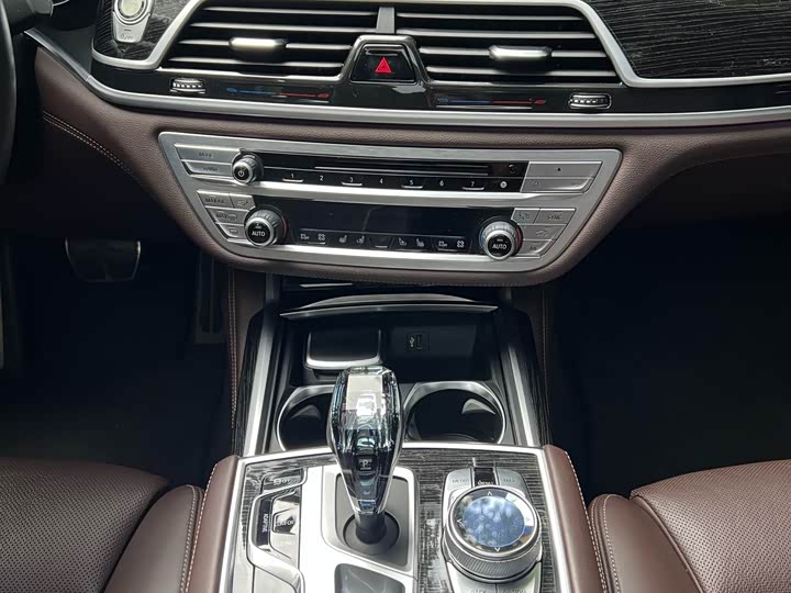 BMW 7-Series 2018 740 Li Leading M — фото 17