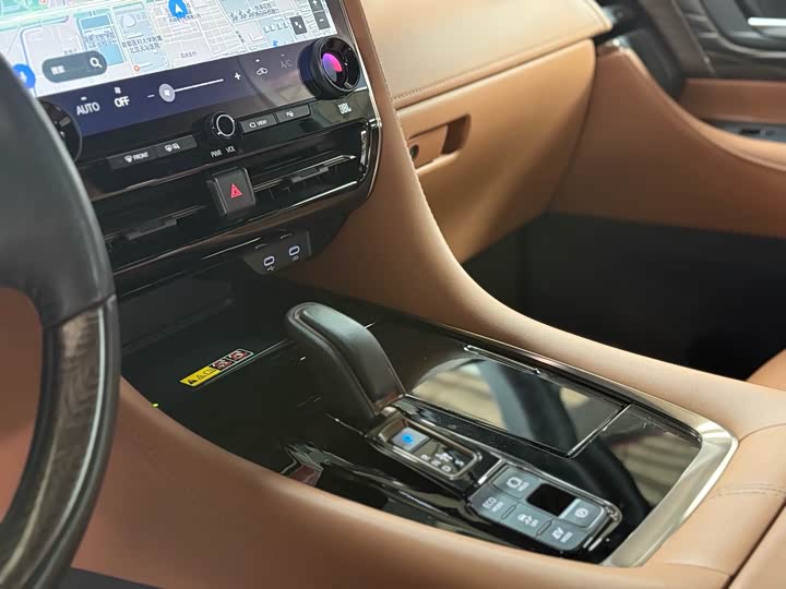 Toyota Alphard — фото 8