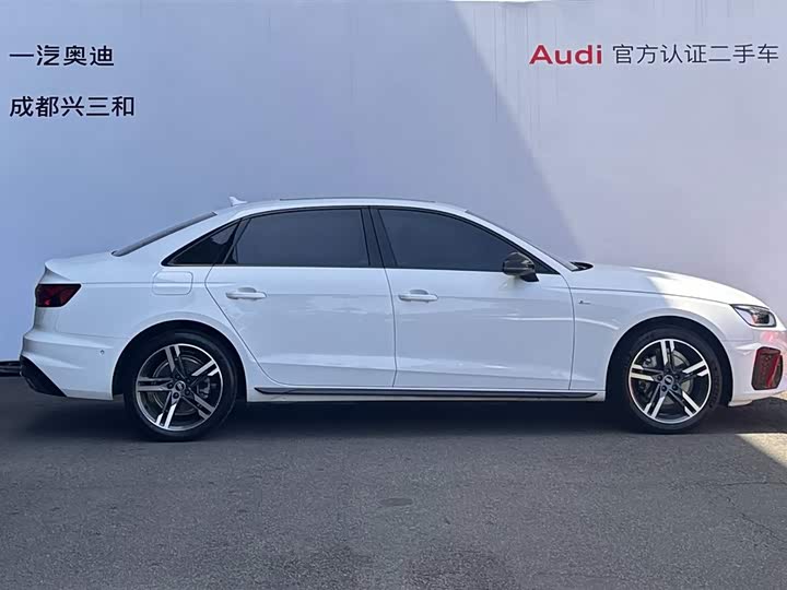 Audi A4L 2022 40 TFSI — фото 3
