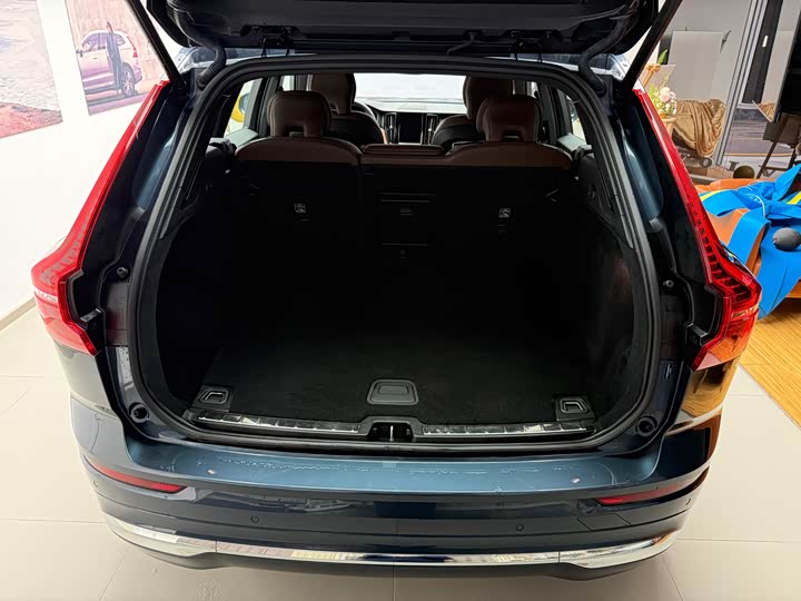 Volvo XC60 2025 B 5 4 WD — фото 11