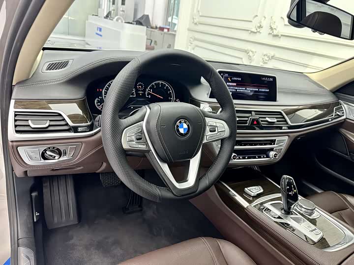BMW 7 Series 730Li продвинутая — фото 5