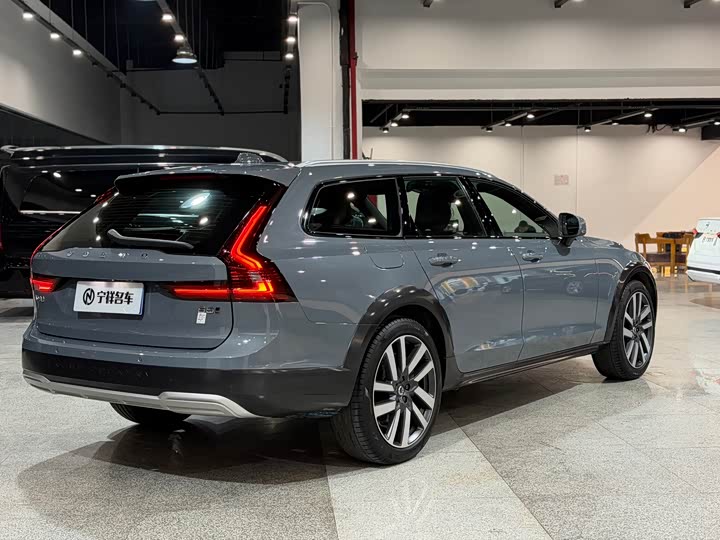 Volvo V90 2022 Cross Country B 5 AWD — фото 4