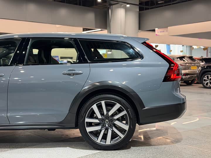 Volvo V90 2022 Cross Country B 5 AWD — фото 8