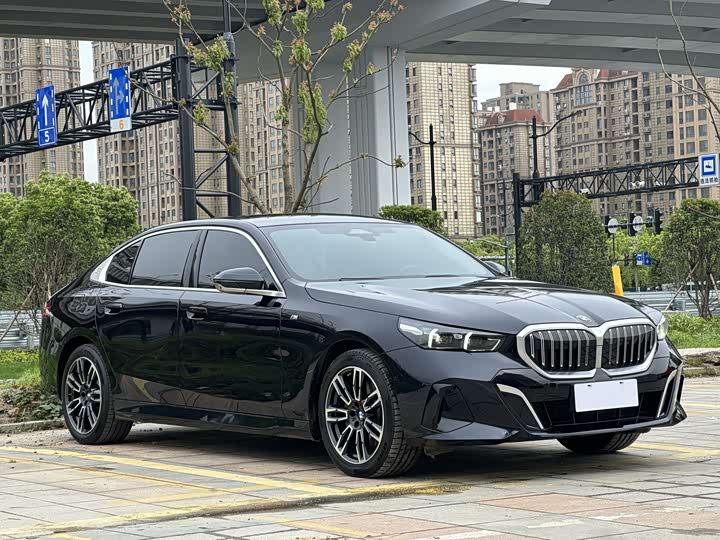BMW 5-Series 2024 530 Li Leading M — фото 3