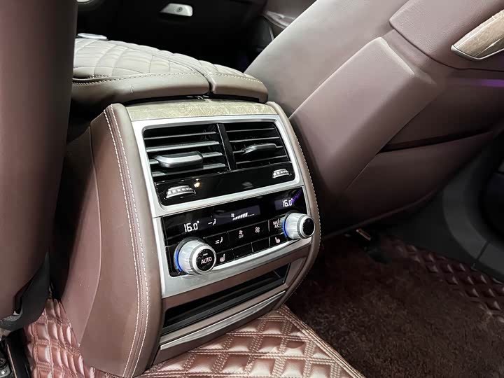 BMW 7-Series 2019 740 Li Leading — фото 10