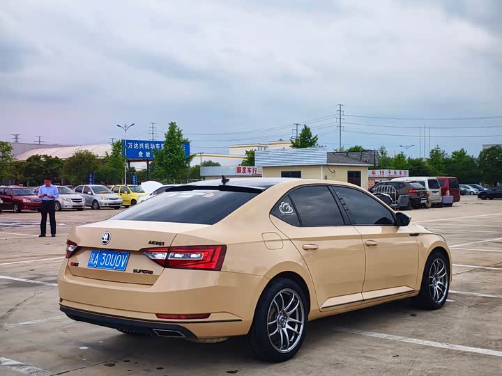 Skoda Superb — фото 4