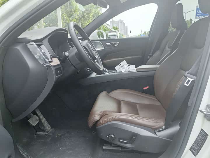 Volvo XC60 Hybrid 2024 T 8 PHEV 4 WD — фото 6