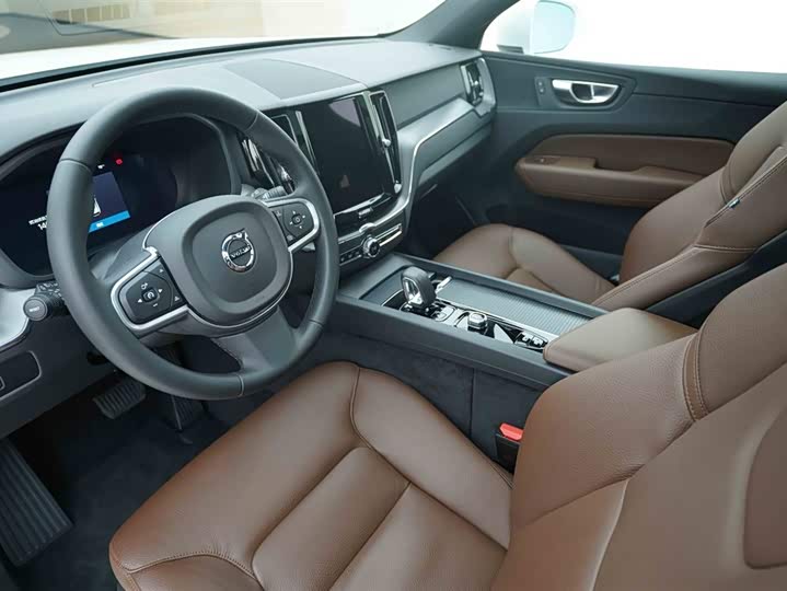 Volvo XC60 2025 B 5 4 WD — фото 10