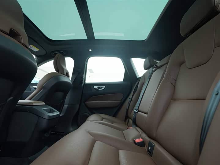 Volvo XC60 2025 B 5 4 WD — фото 21