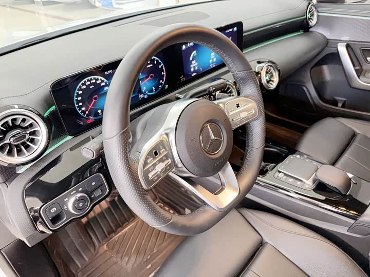 Mercedes-Benz A-Class 2022 A 200 L — фото 7