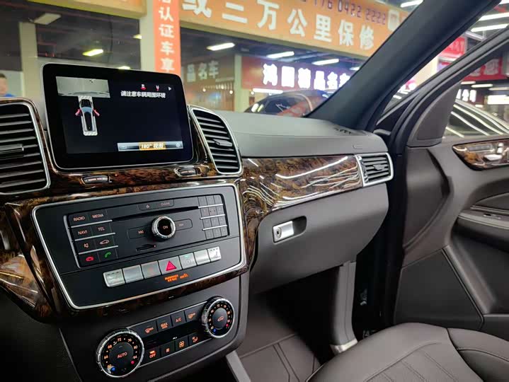 Mercedes-Benz GLS 2018 GLS 400 4 MATICLuxury — фото 8