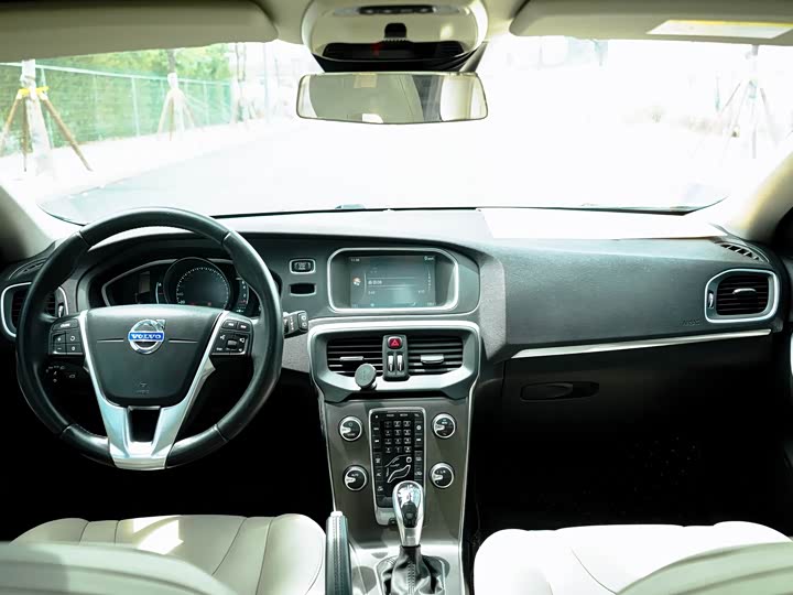 Volvo V40 2015 1.6 T — фото 10