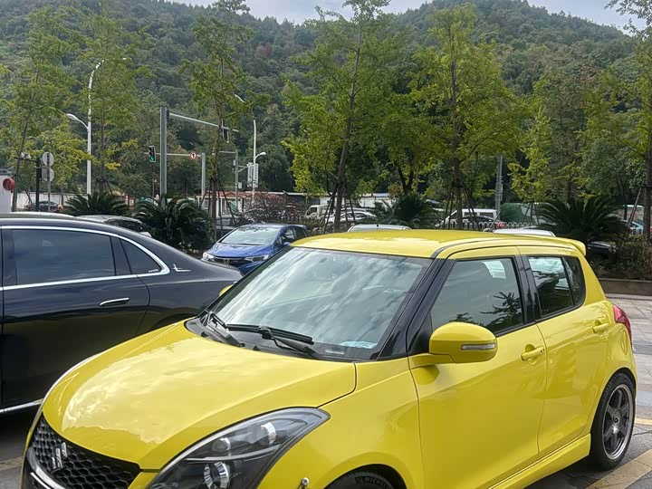 Suzuki Swift — фото 1