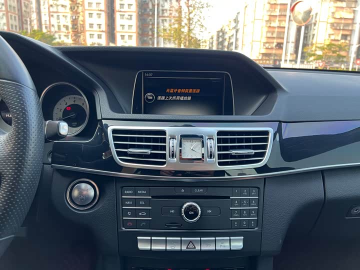 Mercedes-Benz E-Class E 260 L спорт — фото 18