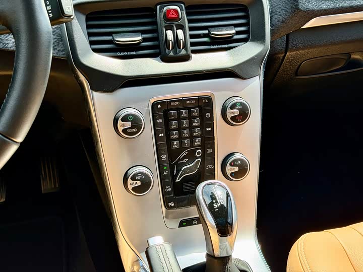 Volvo V40 2017 T 3 — фото 12