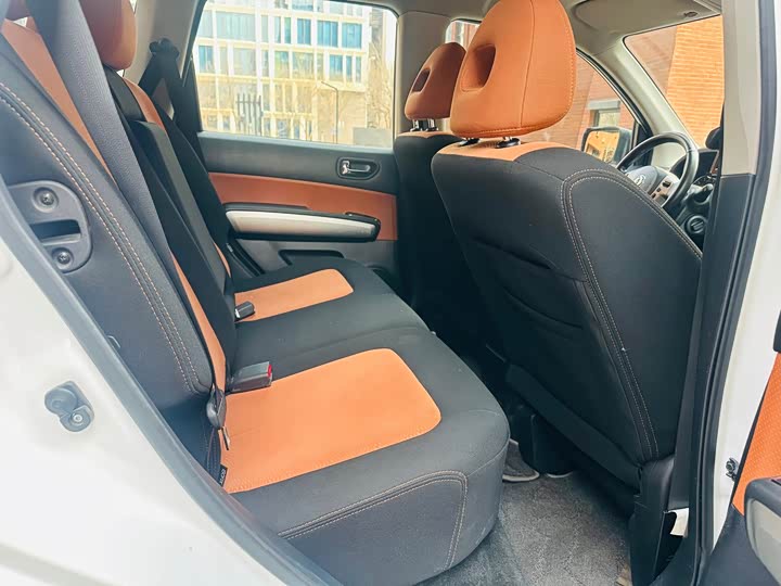 Dongfeng MX6 2016 2.0 L CVT 2 WD — фото 15