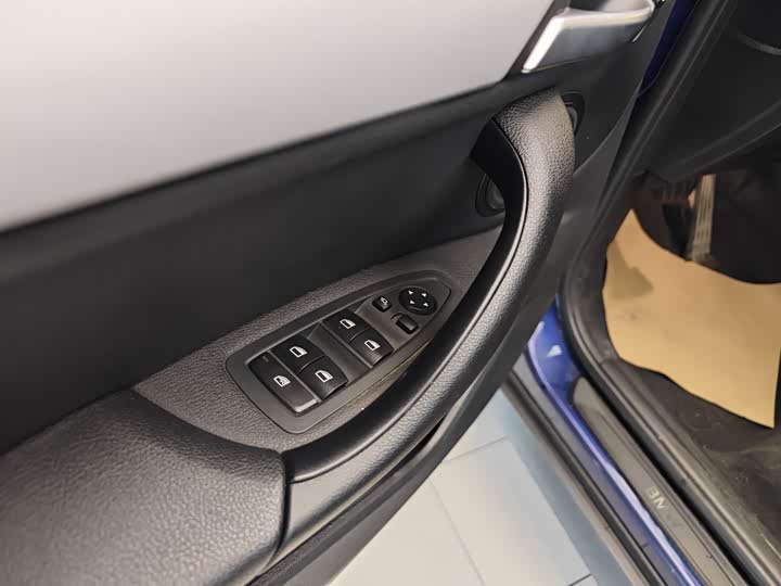 BMW X1 2019 s Drive 20 Li Leading — фото 9