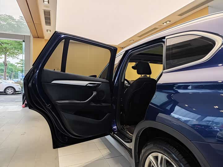 BMW X1 2019 s Drive 20 Li Leading — фото 21