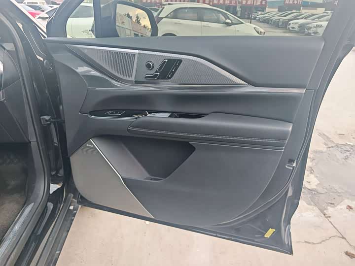 Cadillac XT 5 2026 2.0 T Premium — фото 9