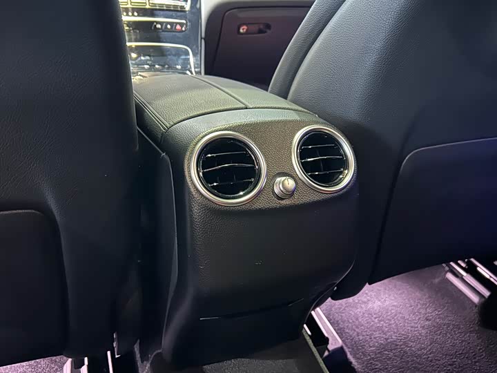 Mercedes-Benz GLC 2023 GLC 260 4 MATIC SUV — фото 19