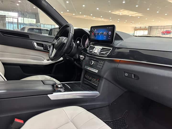 Mercedes-Benz E-Class 2015 E 200 L Sport — фото 3