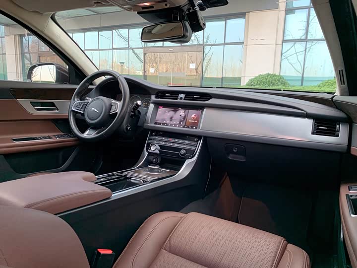 Jaguar XFL 2018 XFL 2.0 T 250 PS — фото 13