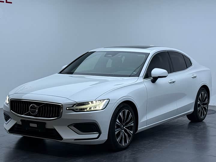 Volvo S60 2023 B 4 — фото 1